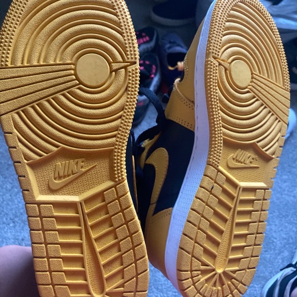 Jordan retro 1s - Picture 2 of 2